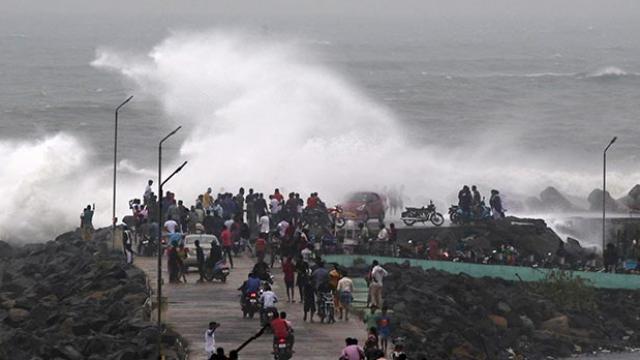 Fani Cyclone: प्रचंड तूफान में बदला चक्रवात ‘फेनी’, उत्तर-प्रदेश में भी दी सतर्क रहने की सलाह
