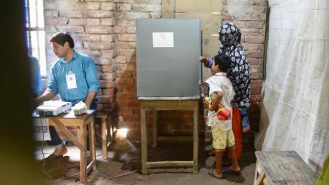 सातवां चरण /12 बजे तक 25% मतदान, झारखंड में 31% और मध्यप्रदेश में 29% वोट पड़े; बंगाल में फिर हिंसा