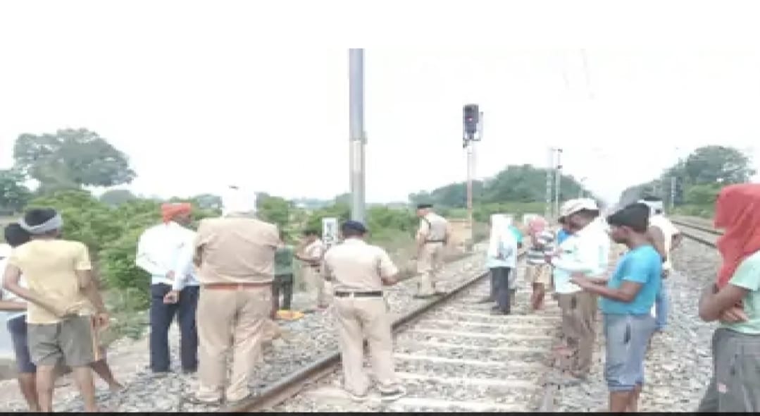 रेलवे ट्रैक किनारे मिली महिला की लाश, तफ्तीश में जुटी पुलिस