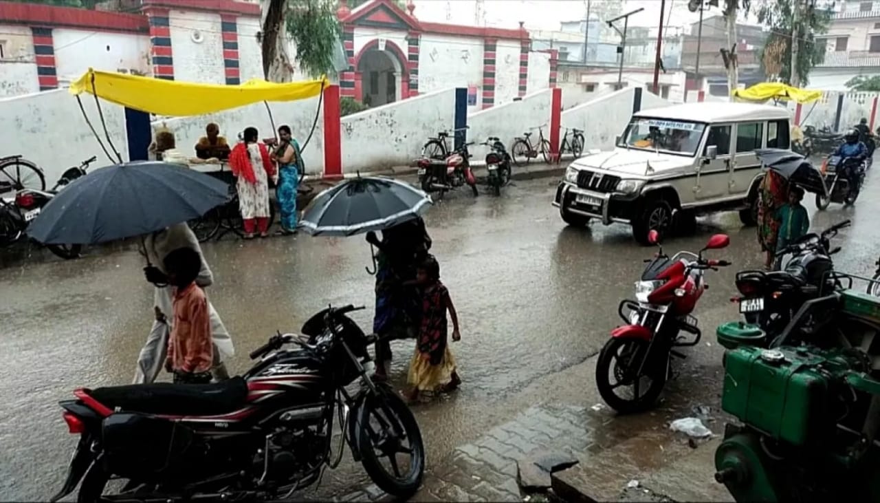 गाजीपुर: झमाझम बारिश ने दी लोगों को राहत,लेकिन आकाशीय बिजली गिरने से युवक की मौत
